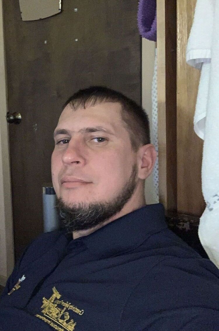  41303077  Victor, 40 ,    