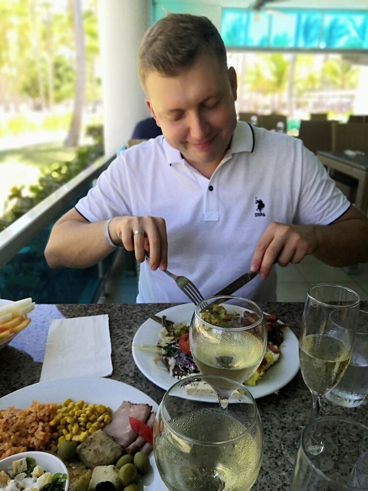  ,   Anton, 33 ,   ,   