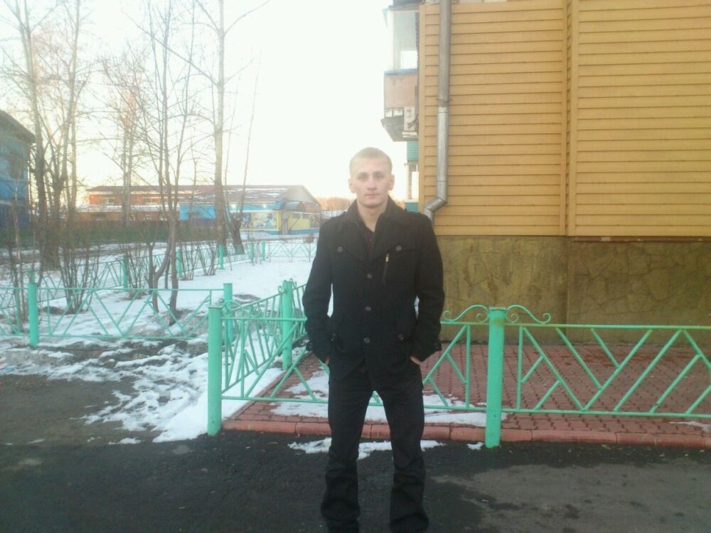  10483437  Nikolai, 32 ,    
