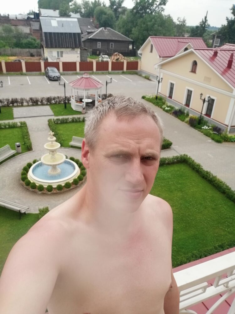  ,   Denis, 39 ,   ,   