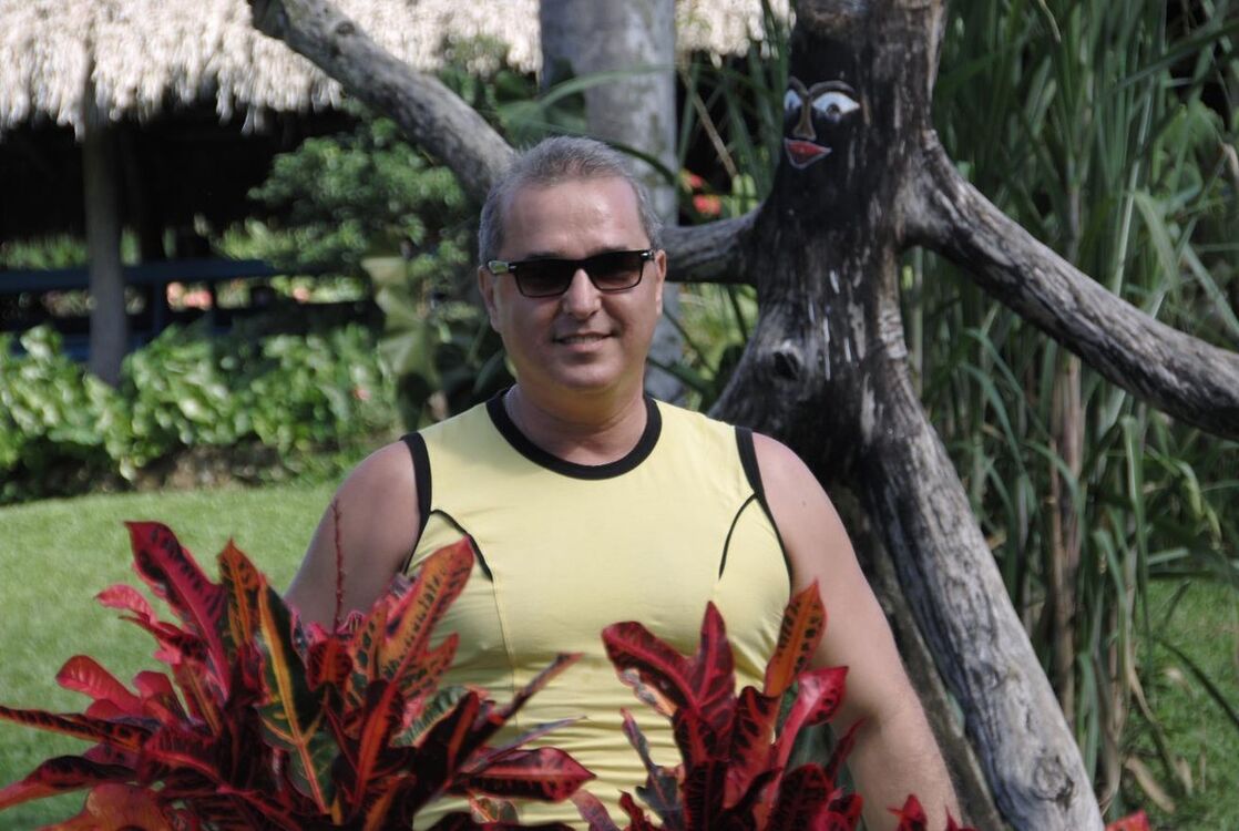  9064947  Boris, 66 ,    