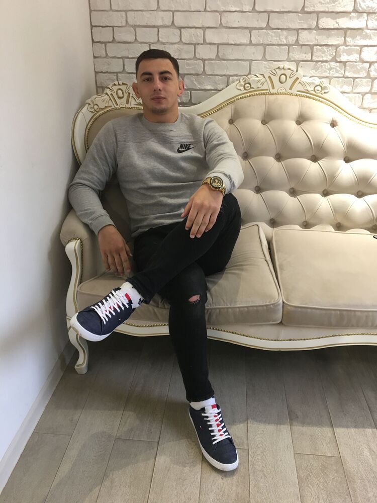  24047497  David, 29 ,    