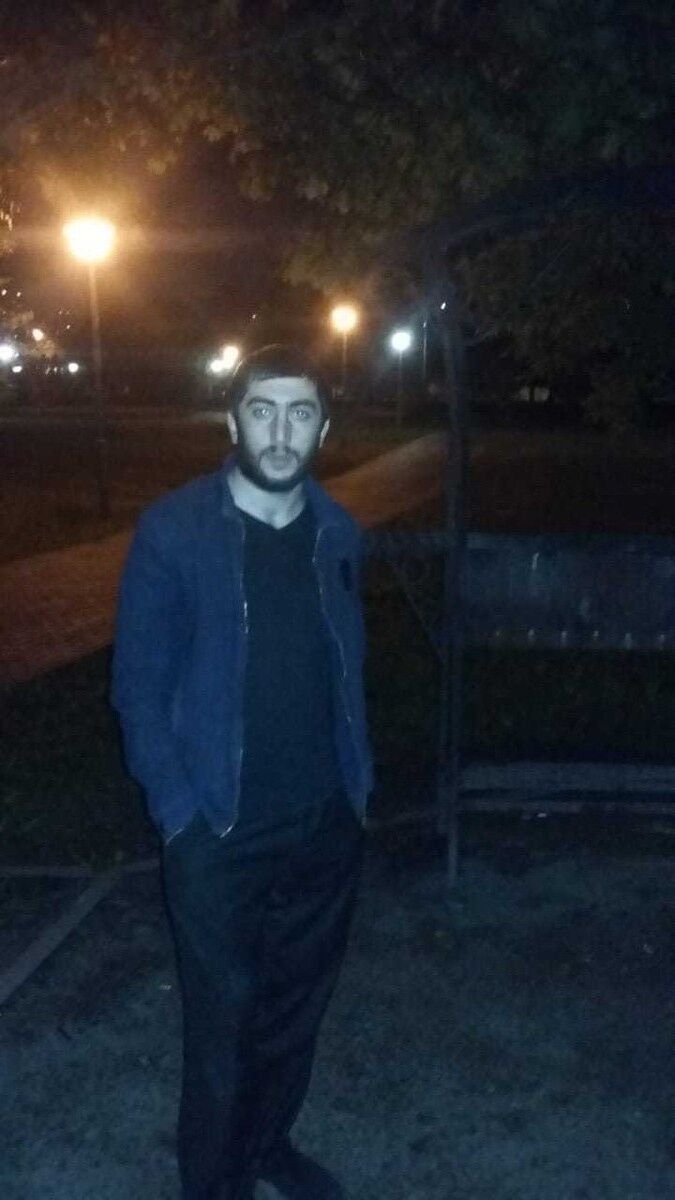  16150777  Artur, 37 ,    