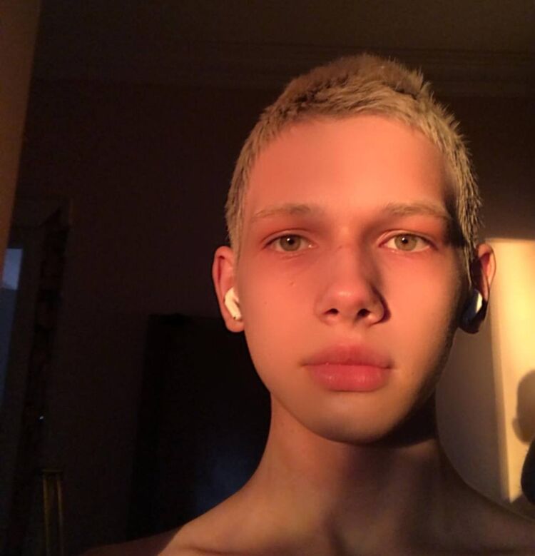  28258127  , 21 ,    