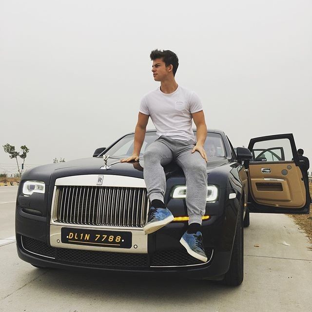  18707667  , 29 ,    Beverly Hills