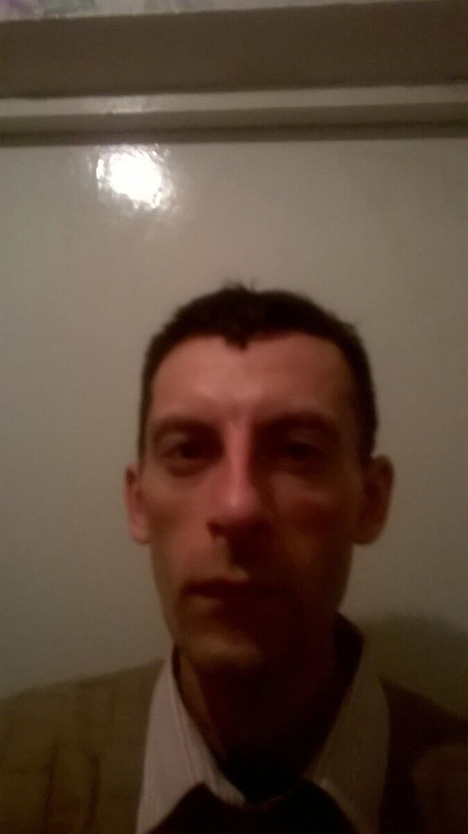  18549437  Dmitri, 32 ,    