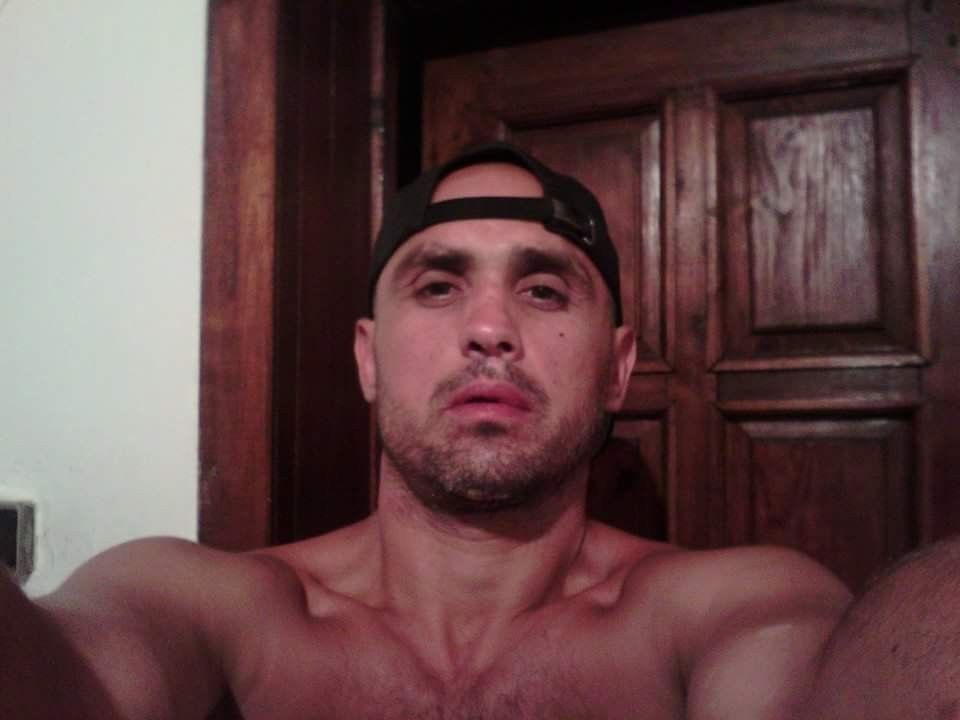  ,   Artur, 42 ,     , c 