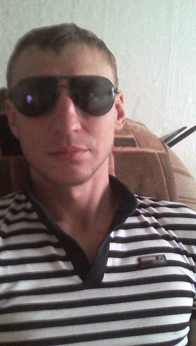  ,   Artem, 40 ,   