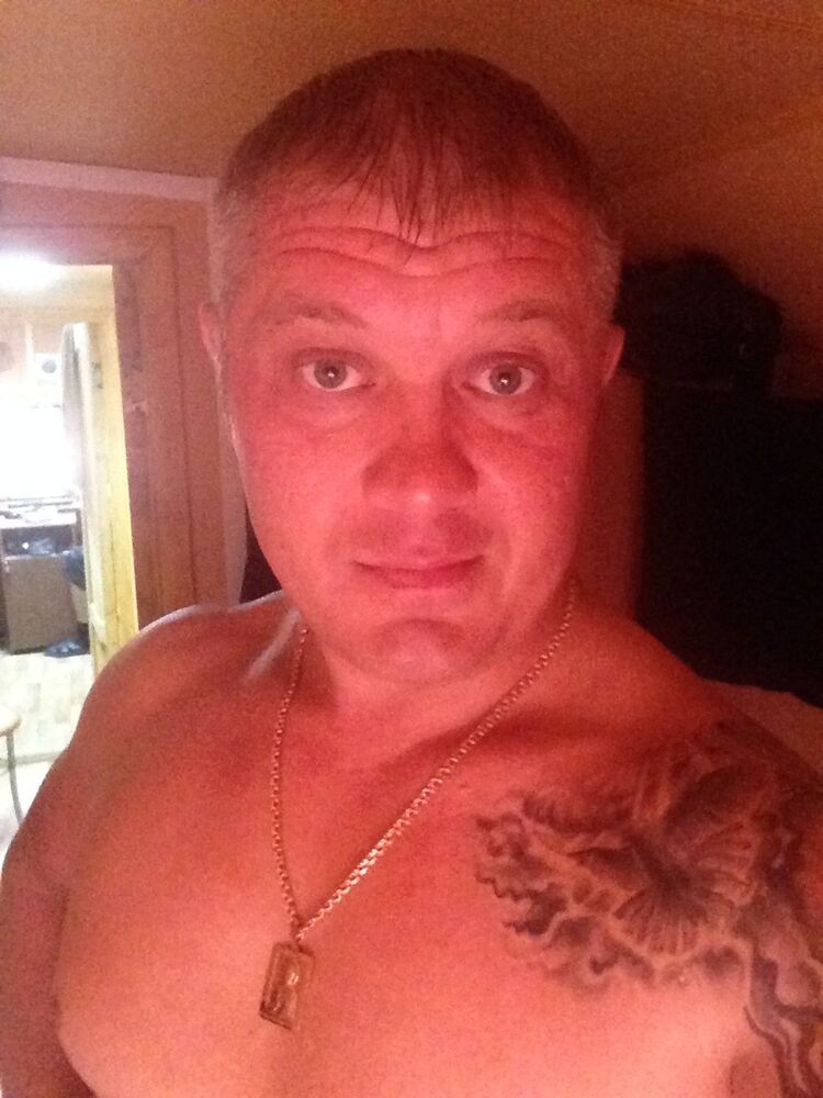 11461677  Viktor, 44 ,    