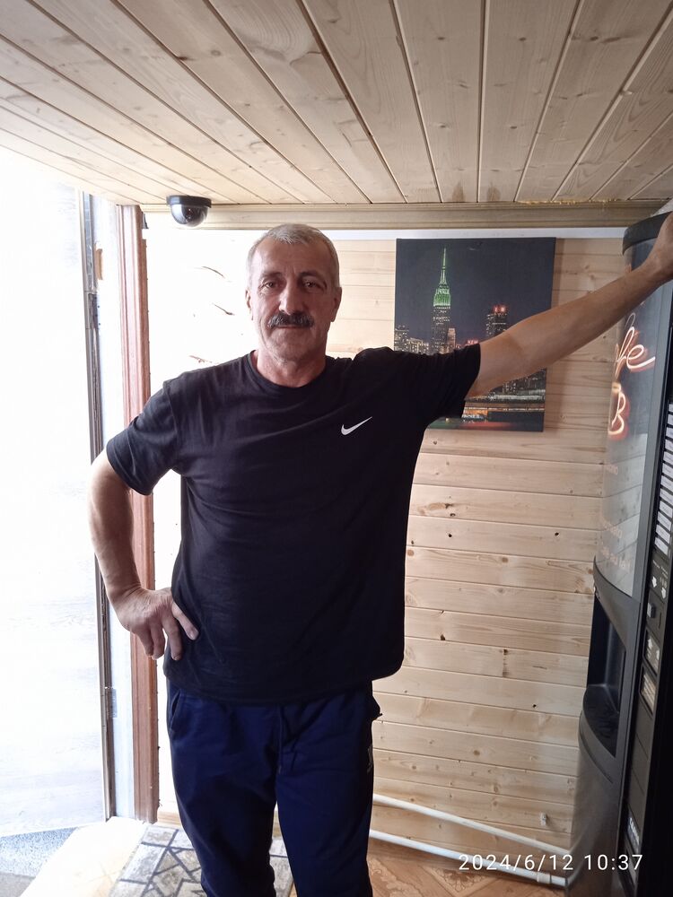  43841277  Shamil, 60 ,    