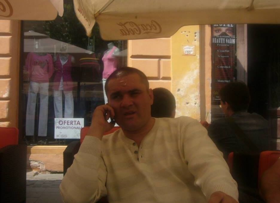  4453317  Roman, 44 ,    
