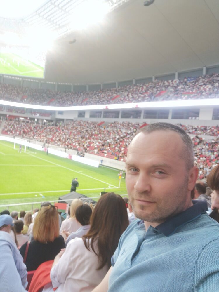  ,   Helg, 39 ,   ,   