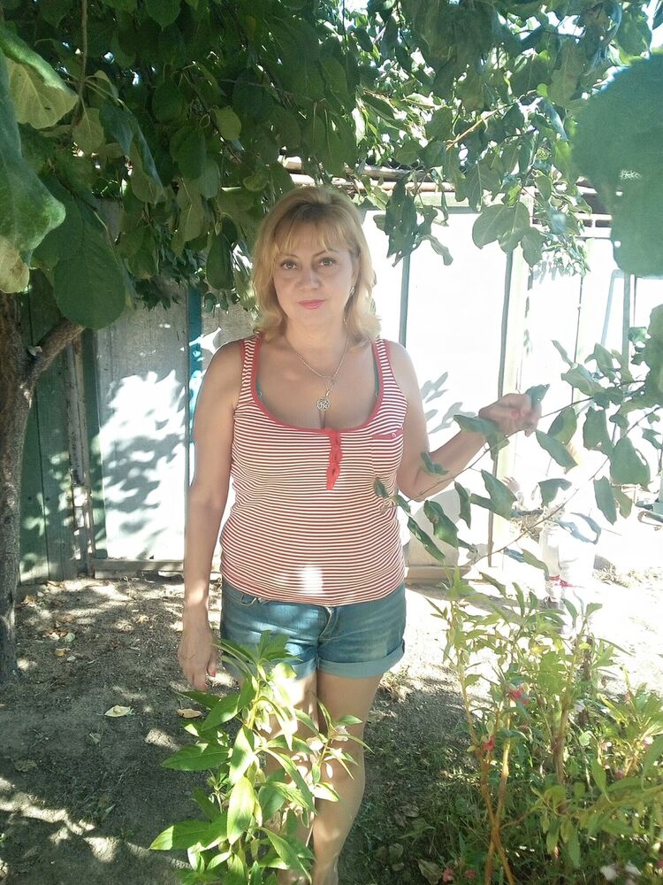 14305757  Elena, 64 ,    