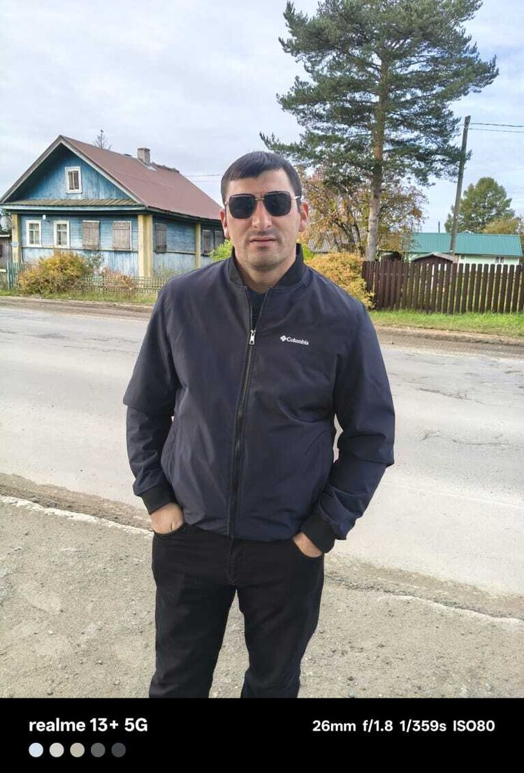  53868017  Armen, 35 ,    