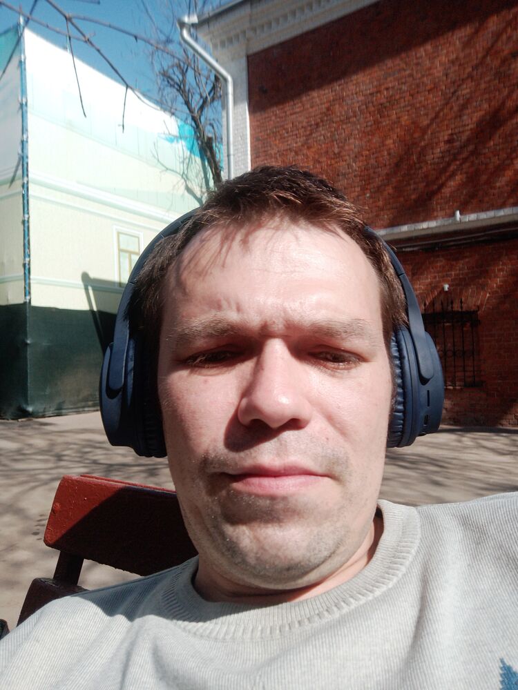  51067647  Denis, 34 ,    