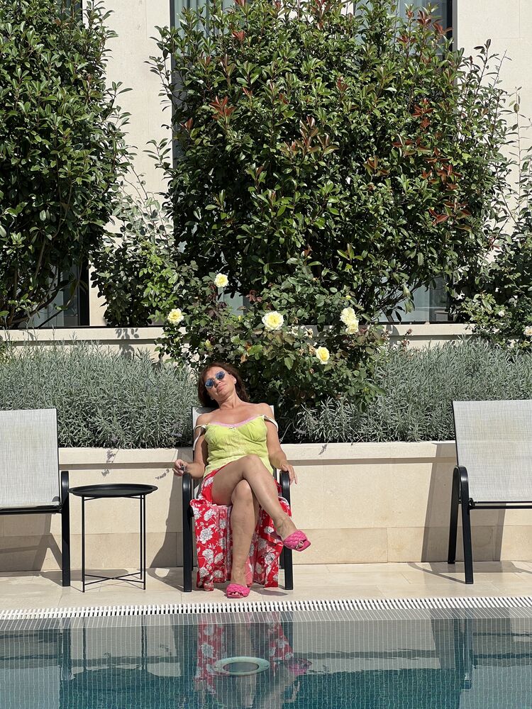  54111757  ELEONORA, 58 ,    -