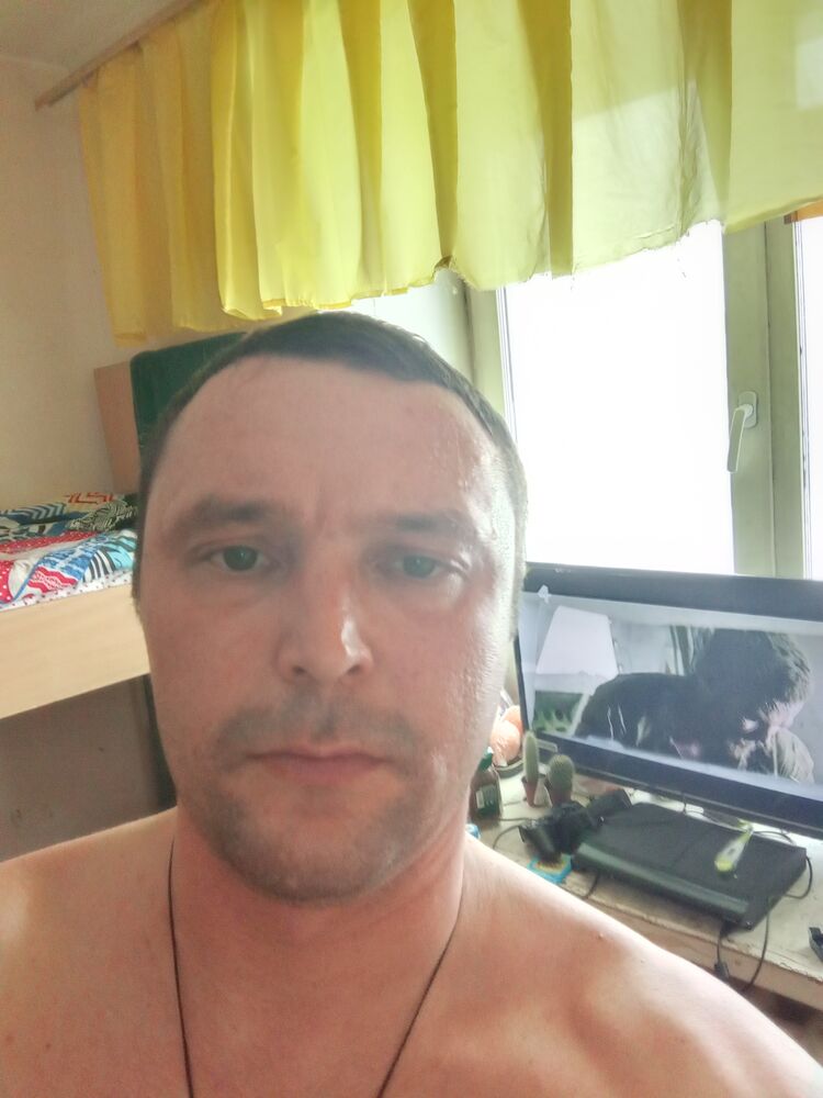  40095737  Ivan, 41 ,    