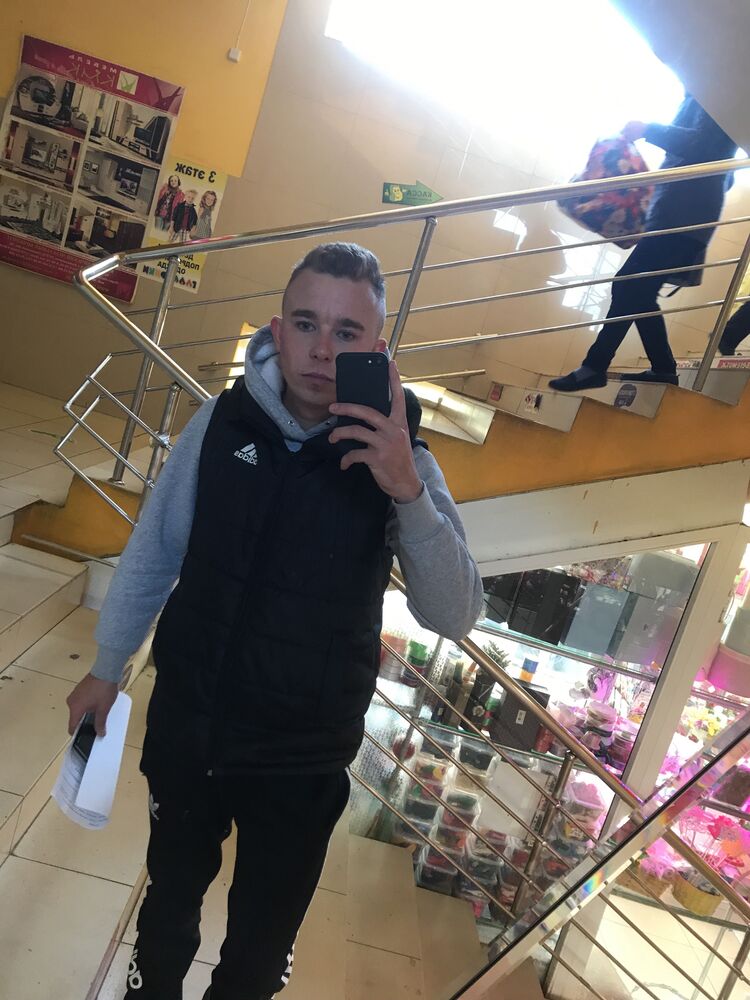  33289117  Pavel, 24 ,    
