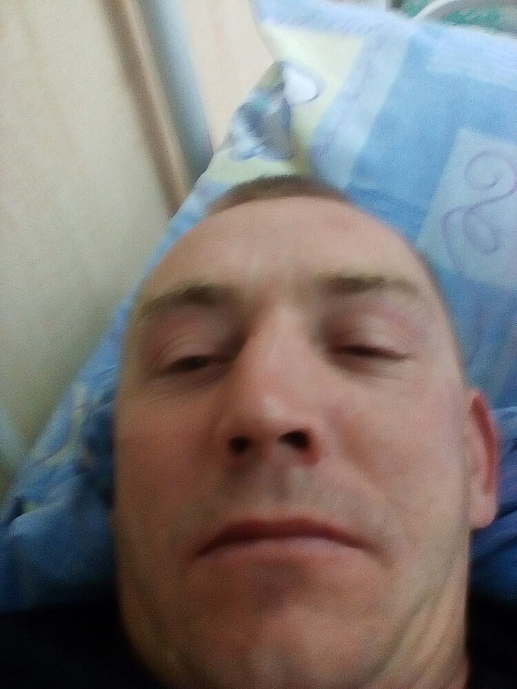  8069217  Cergej, 49 ,    