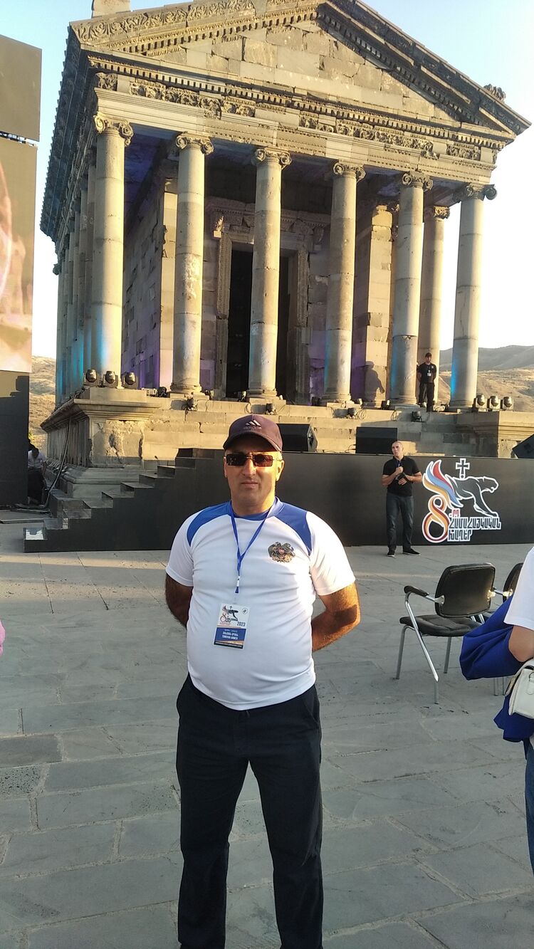  45889287  Armen, 46 ,    