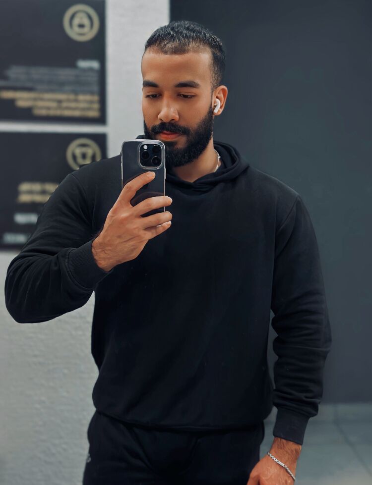  41792517  Ahmed, 27 ,    