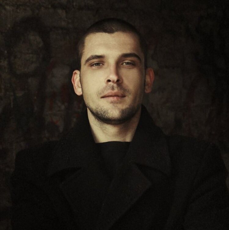  18625397  Yurii, 40 ,    