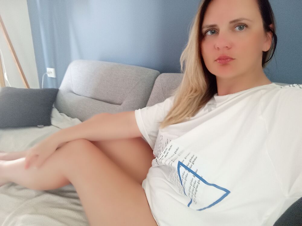  ,   Kate, 37 ,   