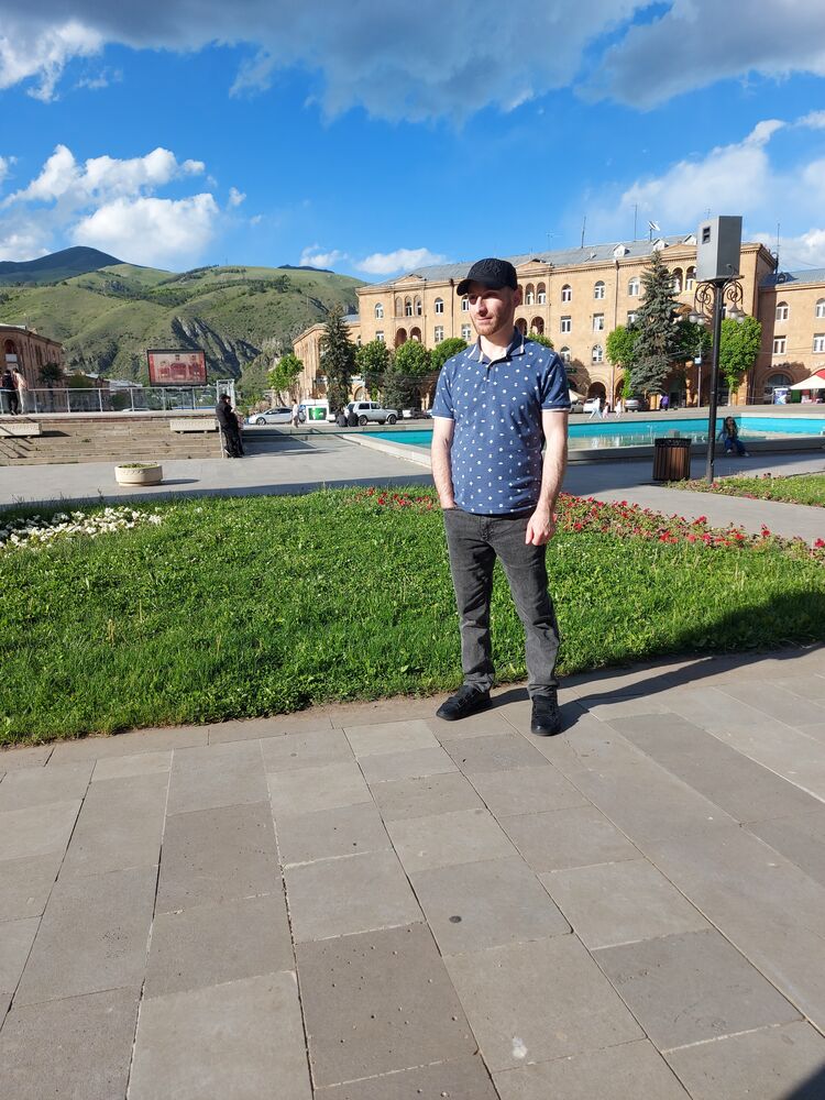  43556847  Arman, 40 ,    