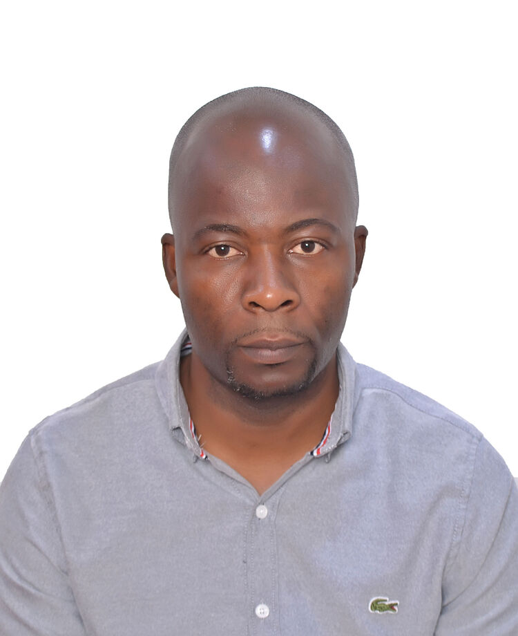 ���� 47043057 ������� Li, 42 ����, ���� ���������� � Pointe-Noire