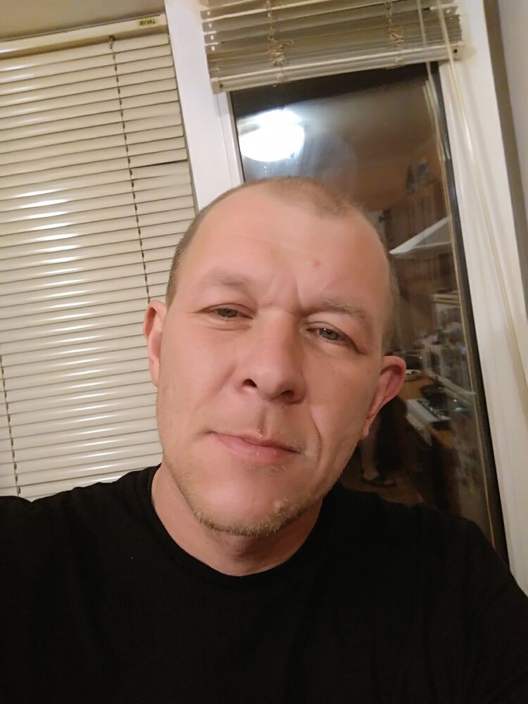  14636777  Pavel, 43 ,    