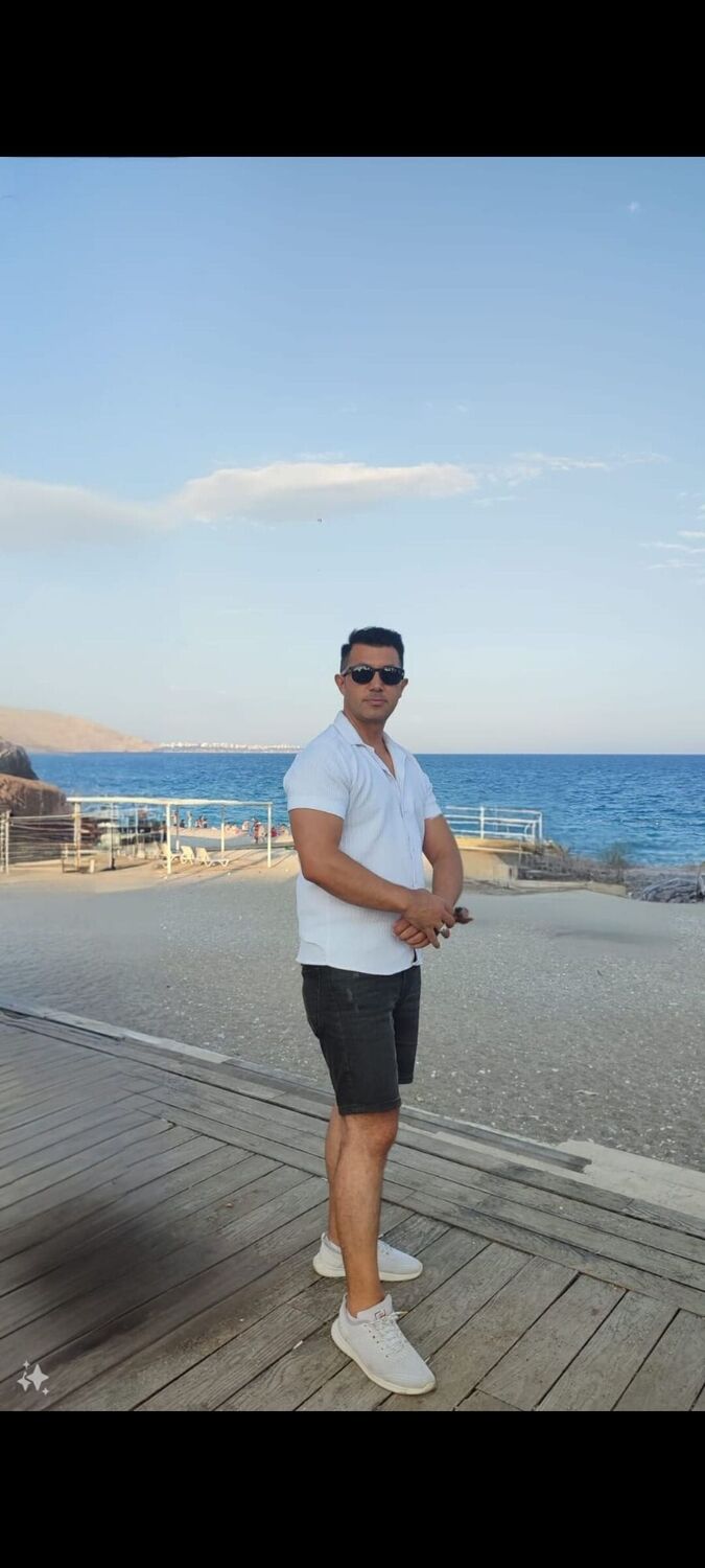  44862287  Adem, 40 ,    