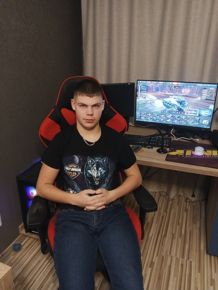  52437617  Artyom, 19 ,    