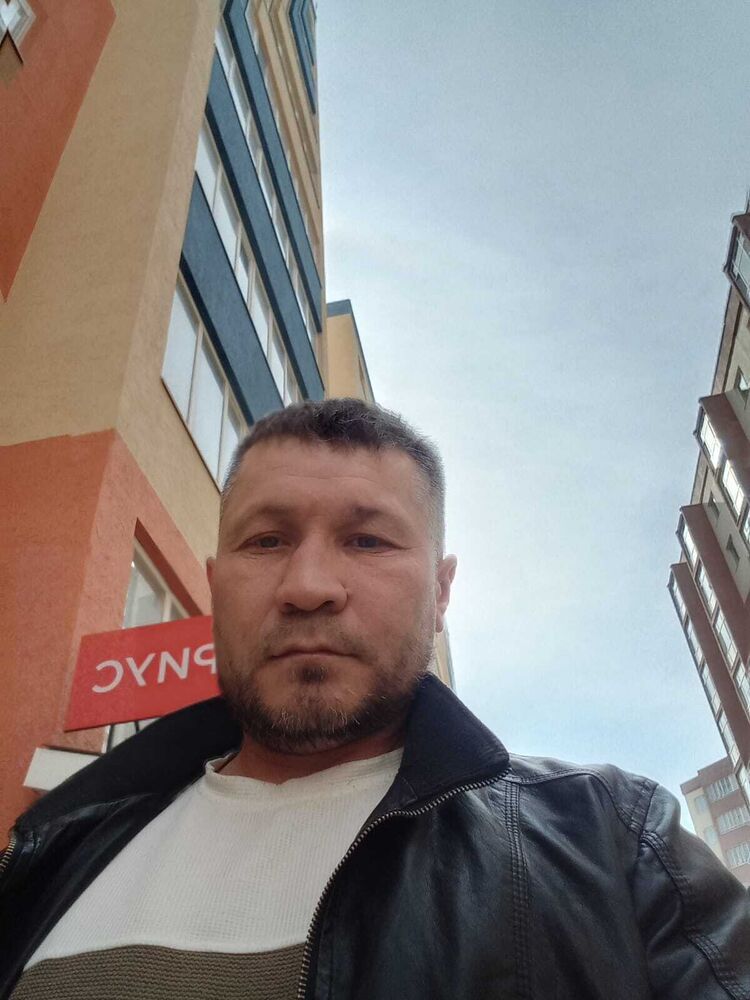  52829107  Sultan, 44 ,    