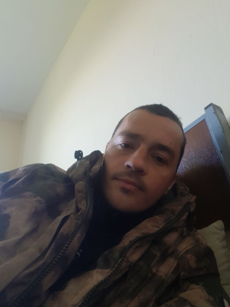  43977537  , 32 ,    