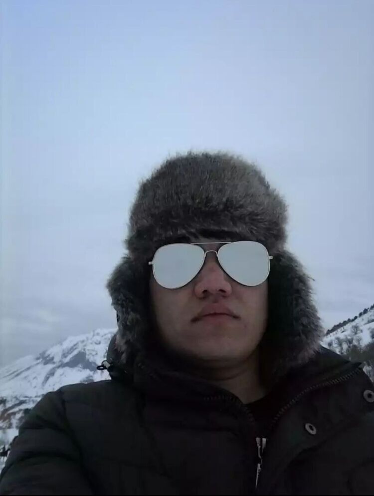 42842857  Shohrux, 32 ,    