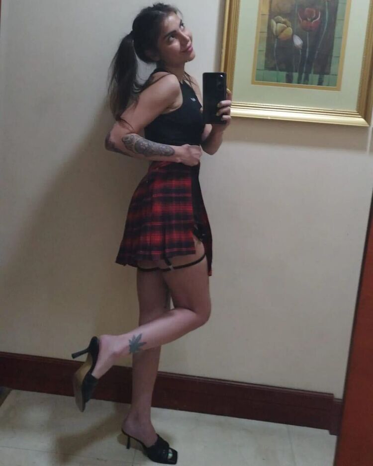  28771817  Sabina, 25 ,    