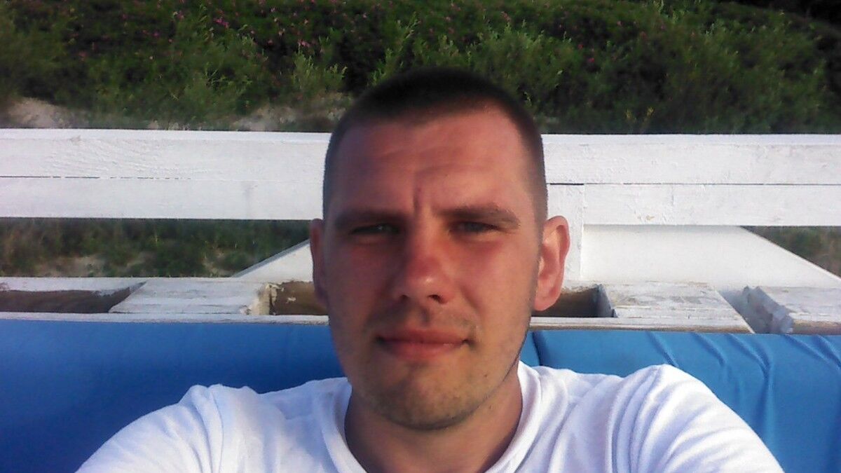 15950547  Viktor, 36 ,    