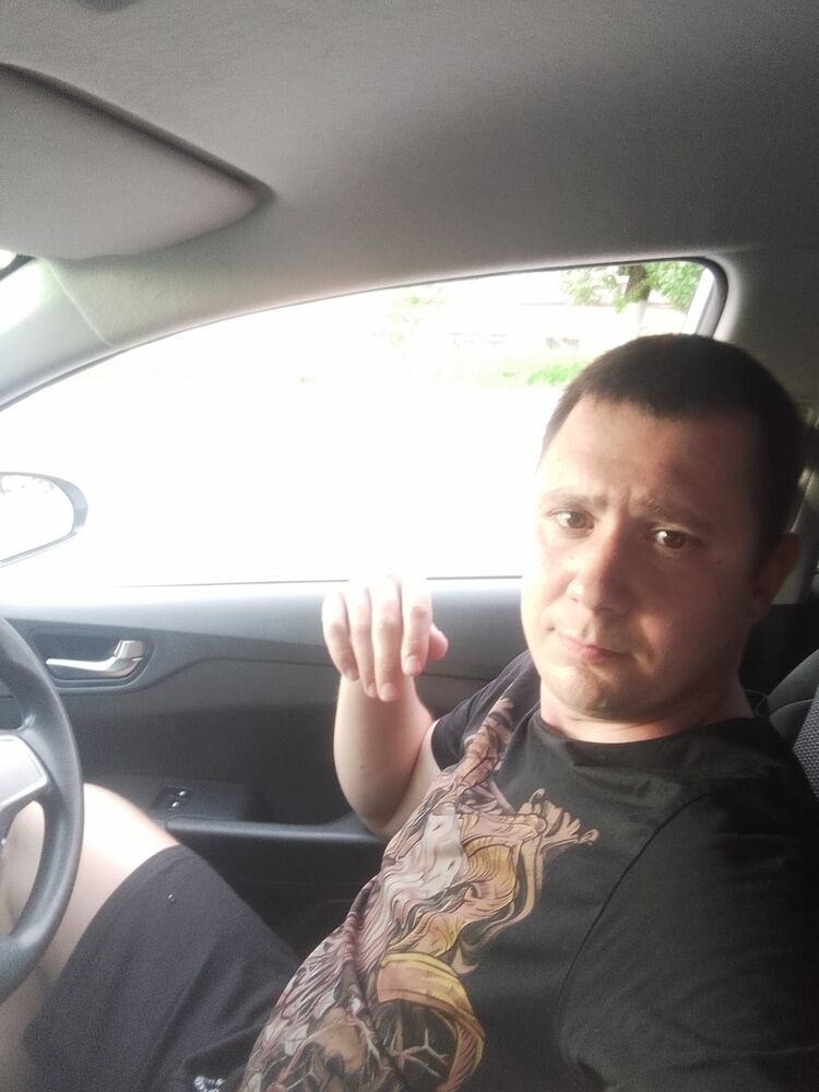  42143497  Sergei, 35 ,    
