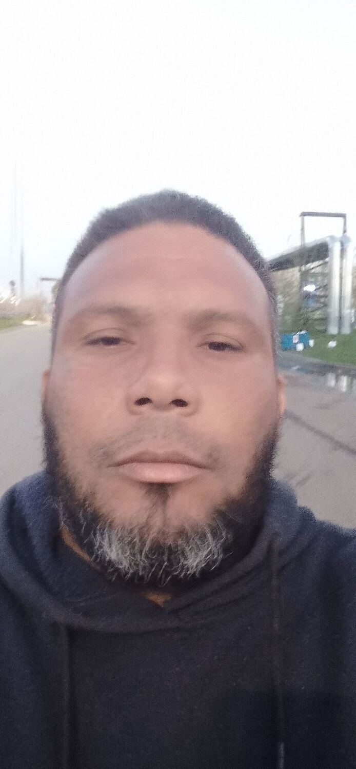  52790197  Alexander, 45 ,    