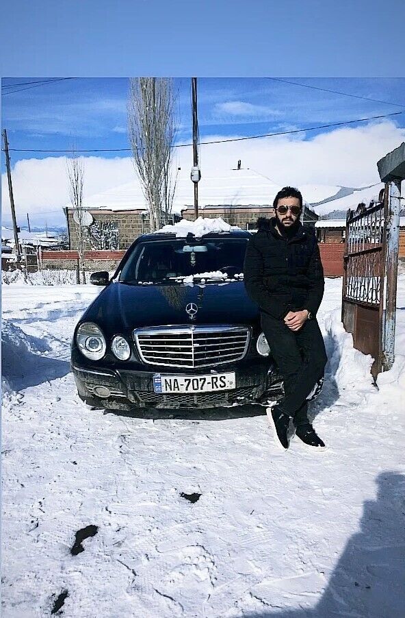  42484437  Narek, 26 ,    