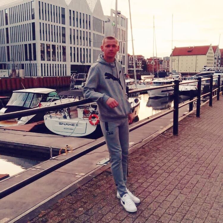  26704997  Vadim, 33 ,    
