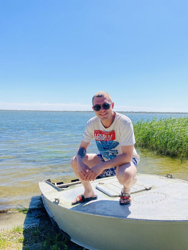 ,   Artem, 37 ,   ,   , c , 