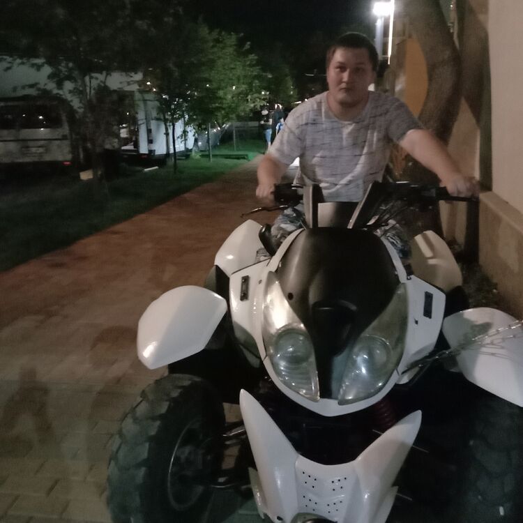  ,   Zhenya, 26 ,   ,   , c , 