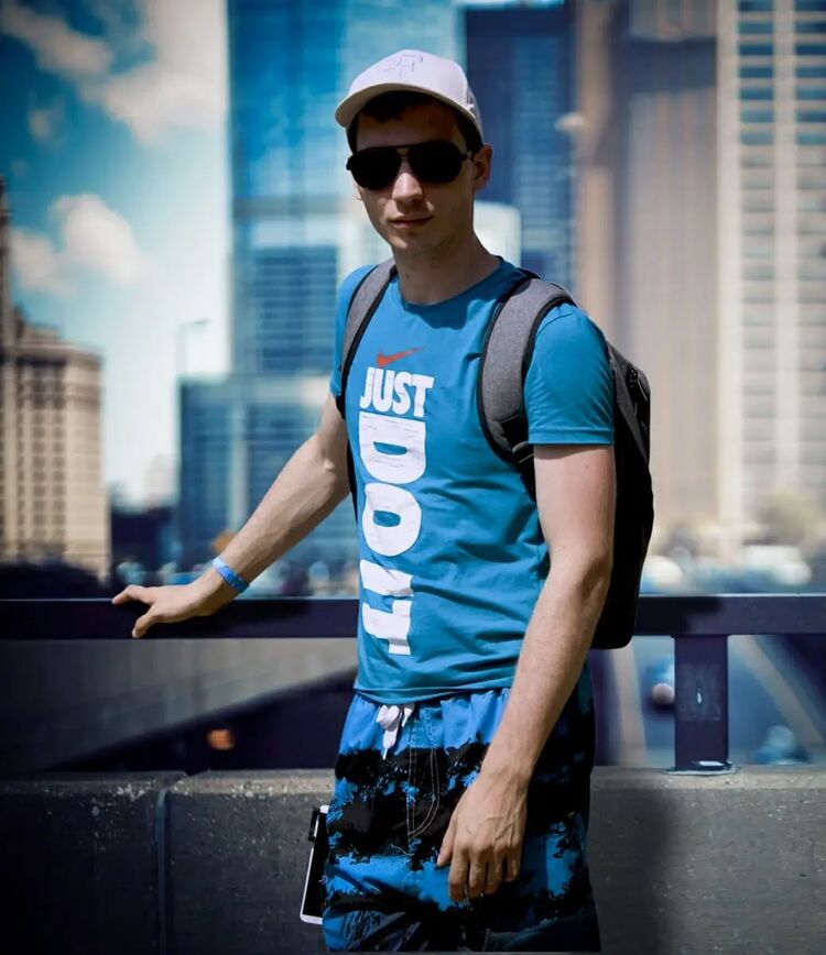  36614427  Eduard, 34 ,    