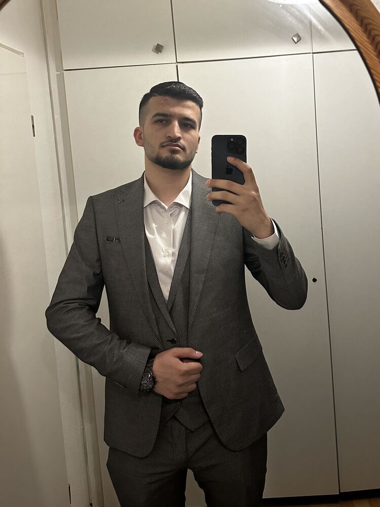  43739657  Huseyin, 22 ,    Essen