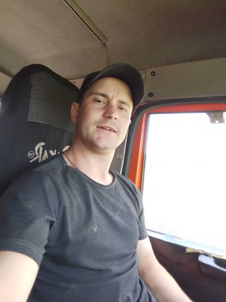  52497847  Petr, 28 ,    