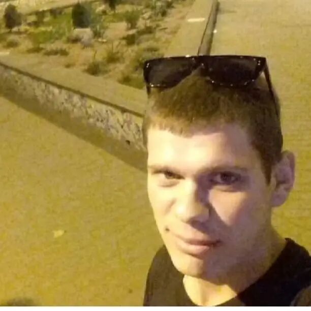  39432697  , 28 ,    
