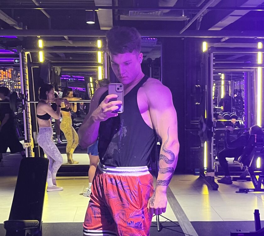  53899927  , 22 ,    -