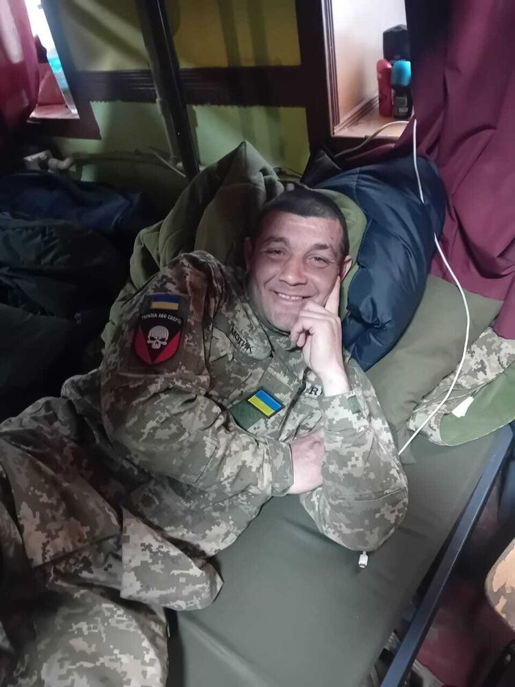  54722157  Kiril, 37 ,    