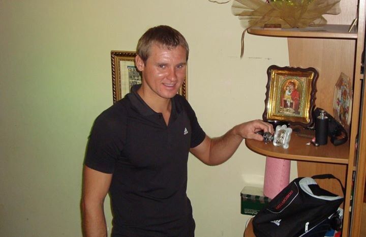 5587787  Viktor, 44 ,    